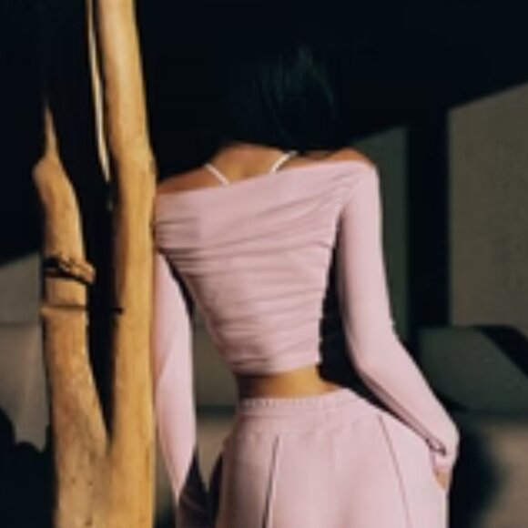 Off-Shoulder Pleated Top - Picture 3 of 6